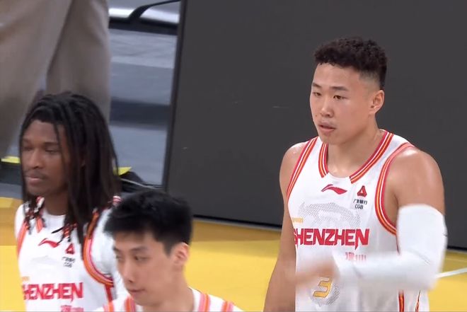 胡金秋20+8赢G1，孙铭徽8助攻致命三分，王浩然血流如注