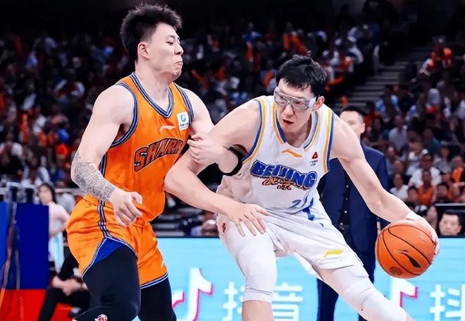 北京5人上双大胜上海总分1-1！陈盈骏26分周琦两双 古德温32+5