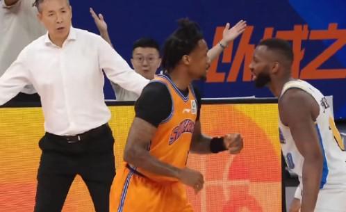 赢在外线，北京全队三分28投14中，罚球全场仅获6次