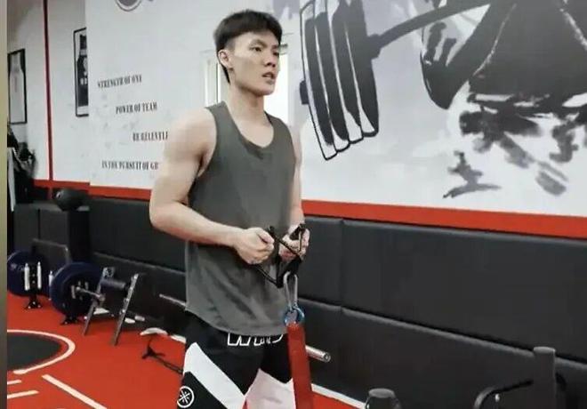 广东宏远今日早报！徐杰赴短训报到，黑山外教正式离队，广州买断徐昕提出报价，麦考尔盼降薪留队