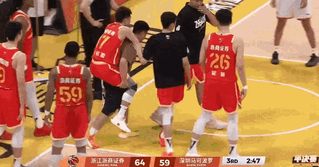 背出场！再进关键球，2比0领先了！