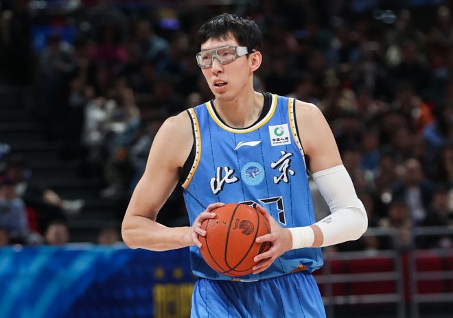 丁俊晖观战！北京半场落后上海20分遭吊打 周琦3中0古德温17+6