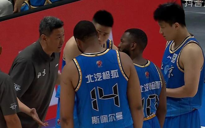 上海男篮15分大胜北京，周琦7+8麦基糟糕，古德温怀特塞德大爆发