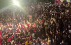 人山人海，阿森纳球迷涌上伦敦街头庆祝球队时隔22年重夺英超