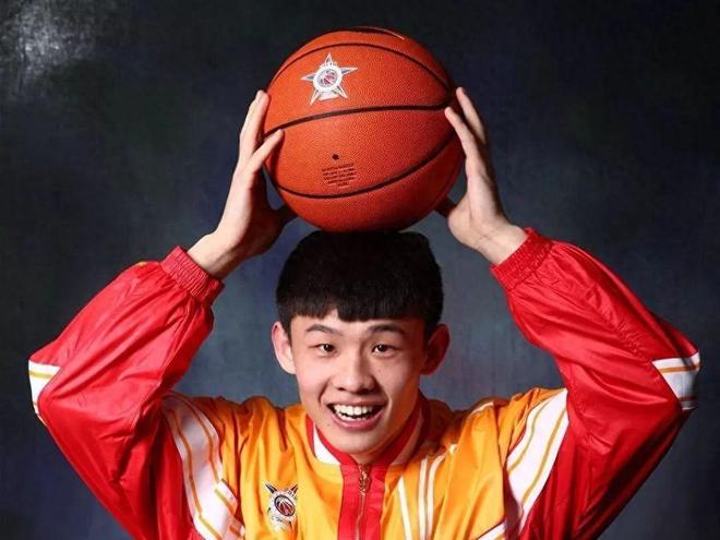 单换郭艾伦、年薪550万！曾经的CBA状元，为何在辽宁坐穿板凳？