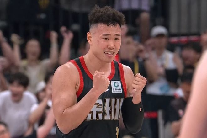 两名大外援接连受伤，深圳男篮悬崖边惨胜广厦，巴吉豪送6记火锅