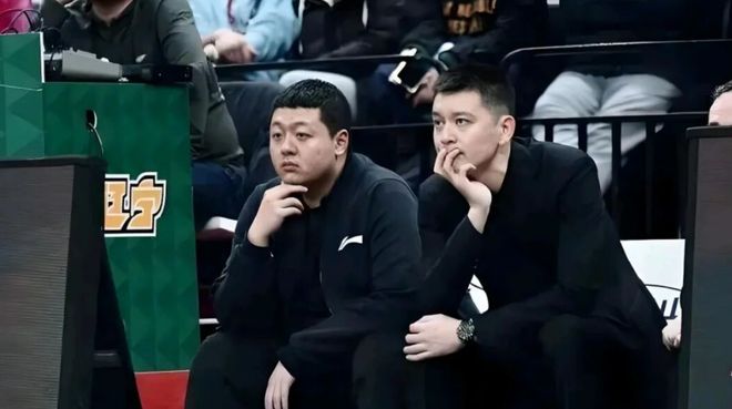 辽宁男篮动态更新！赵继伟现场观看半决赛，李晓旭将以新身份回归，主教练二选一，球队敲定两名球员续约