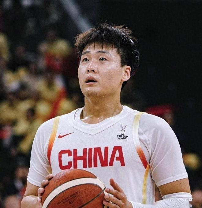 赵睿深夜点赞回怼球迷！周琦也摆烂，3坏消息让北京失去翻盘希望