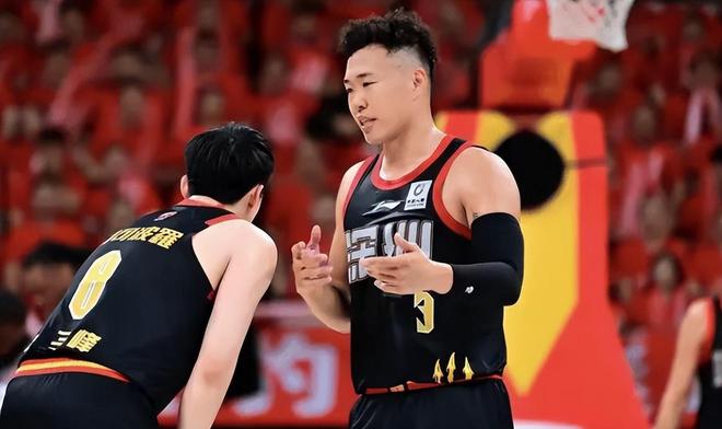 CBA季后赛一夜3人伤退！深圳91-80挽救赛点，布朗空砍32分5篮板