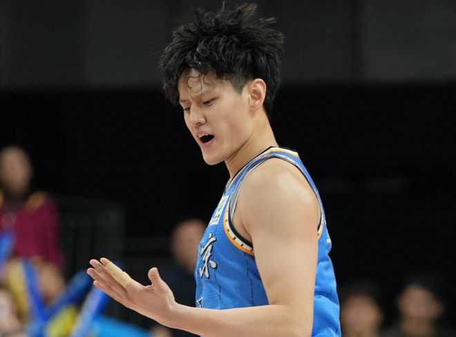 京沪大战G4伤情：曾凡博发烧输液 上场伤停阿隆德斯恢复训练