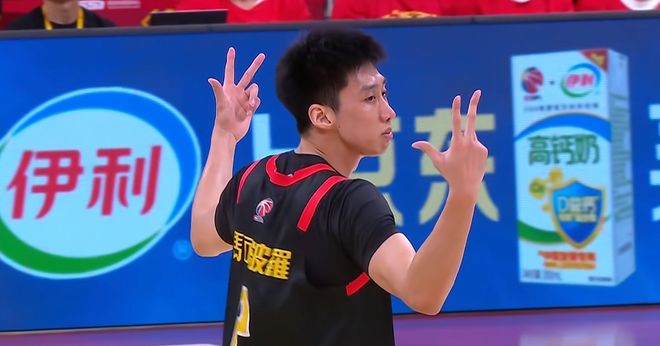 贺希宁4犯闯大祸！孙铭徽半场封神导演15分逆转，广厦3-1杀进决赛
