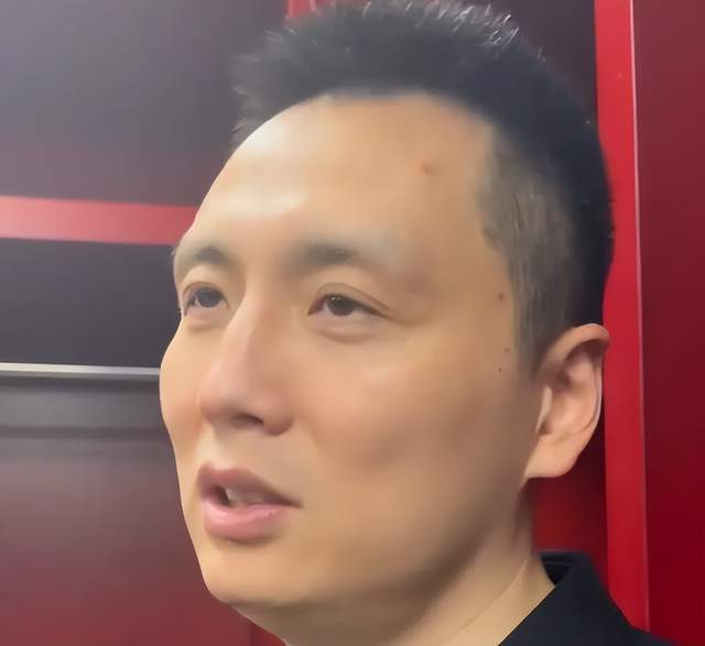 落后20分凭啥逆转？卢伟自夸用人，王哲林点赞洛夫顿，张镇麟发声