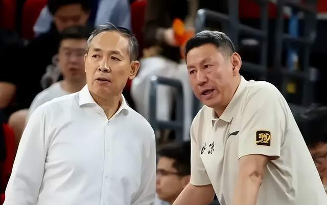两个和尚没水喝？北京男篮出局疑似内讧，许利民被架空，李楠越权