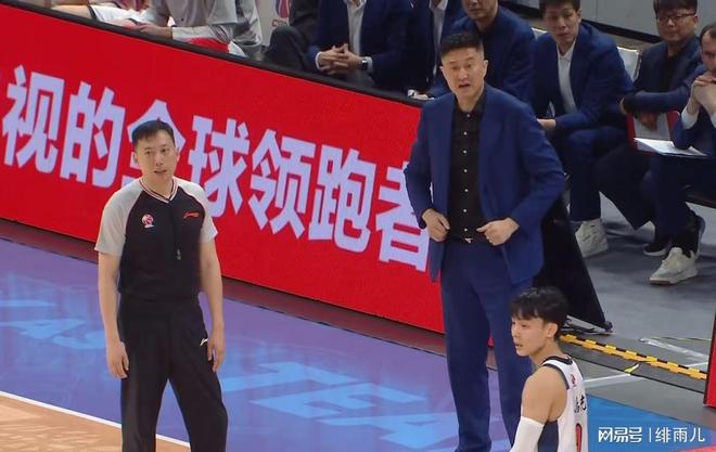 加强版广东队！上海五小阵容打崩北京双塔，杜锋不用中锋没毛病！