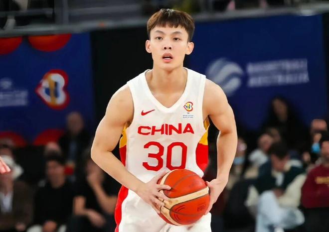 CBA新消息！徐杰离开国家队，郑永刚从深圳离职，孙铭徽脚伤加重