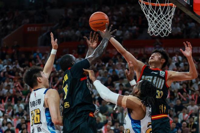 拼尽最后一颗子弹！深圳男篮不敌浙江广厦无缘CBA总决赛