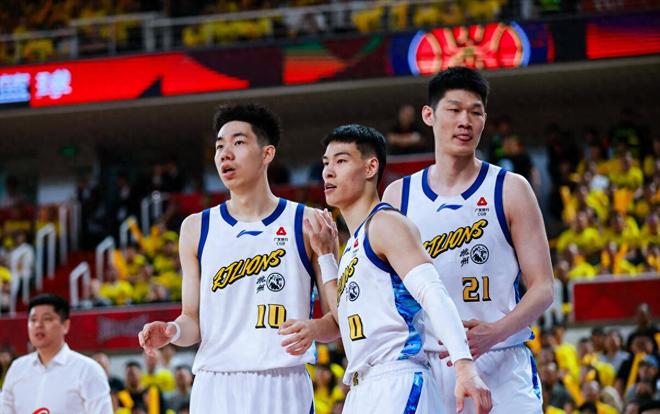 CBA决赛对比！张镇麟3次夺冠，孙铭徽4次打决赛，广厦旧将熬出头