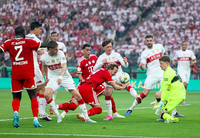 德国杯：拜仁3-0斯图加特加冕三冠王 凯恩戴帽+单赛季61球创纪录