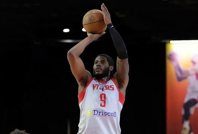 太离谱了！火箭二队锋线大闸的三分命中率还在不断下滑？