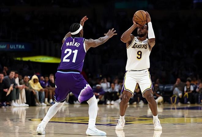 越打越好了！说不定布朗尼会成为湖人季后赛一些场次中的奇兵？