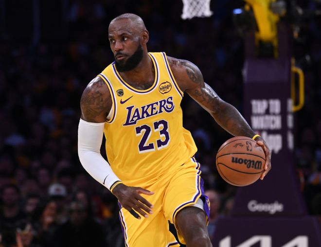 重现死亡之瞳！詹姆斯19+8+13单核制胜 创8项纪录+4项历史第一