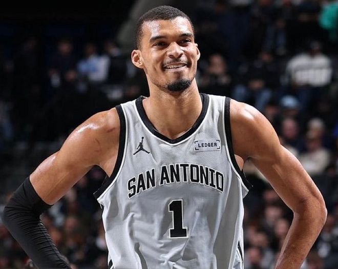 23胜1负！联盟第1！文班亚马把话挑明，他要抢MVP