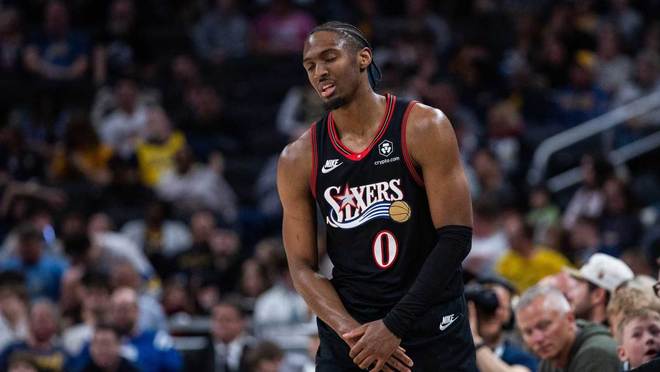 尽管手指受伤，76人队马克西依然没有时间畏缩，砍32分带队大胜