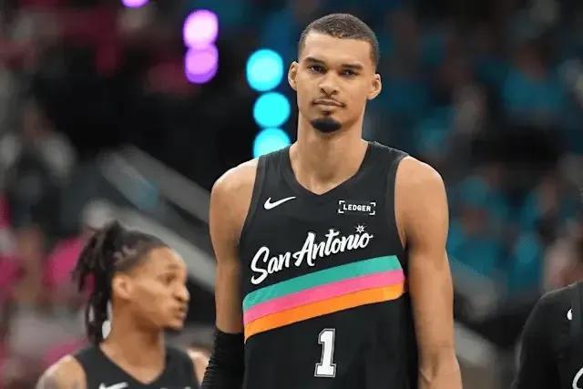 NBA西部半决赛G1森林狼104-102马刺 大比分1-0领先