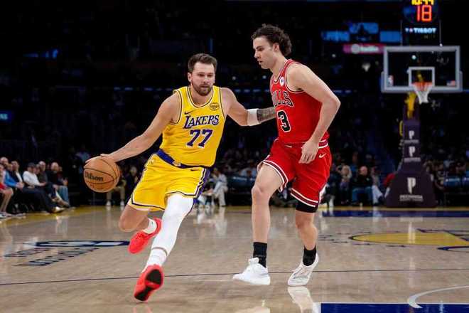 东契奇51+10+9+9三分：连创纪录+队史第3人 率湖人升第三