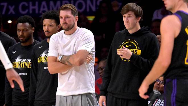 期待，湖人队的雷迪克指出奥斯汀·里夫斯回归后可以解决的弱点