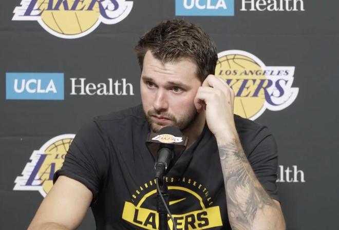 东契奇谈技犯：对手冲我大喊三次我话都没说，结果判我动作夸张