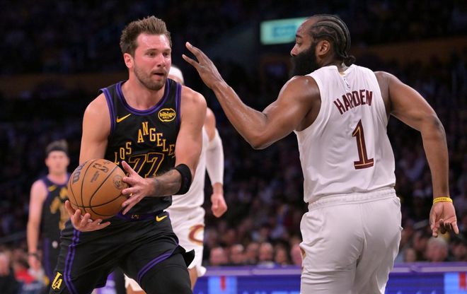 湖人四连胜锁定季后赛，四人携手刷爆纪录，骑士在下一盘大棋？