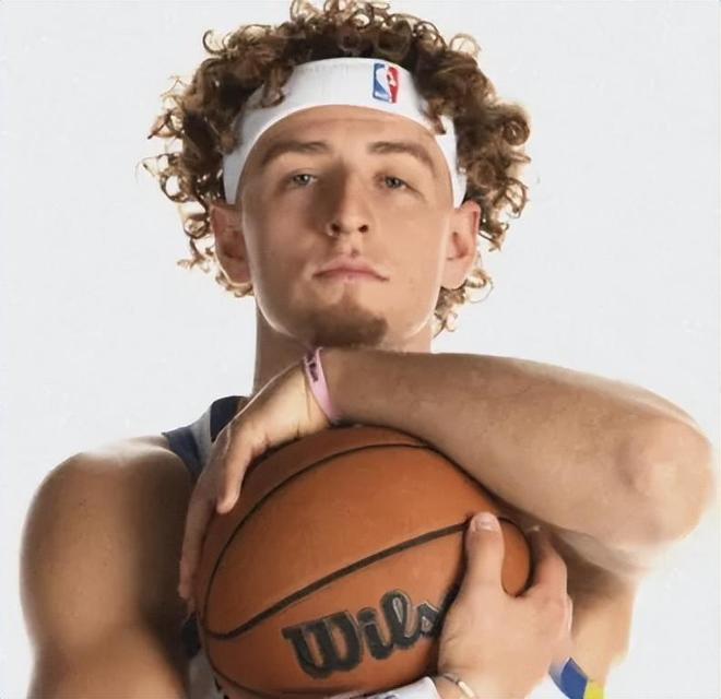 勇士这两将真毒瘤！波杰打控卫上场就送，格林送绝平作用拉胯！