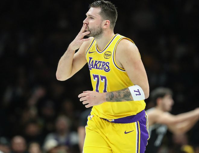 湖人125-122险胜快船 球员评价：2人满分，4人及格，4人低迷