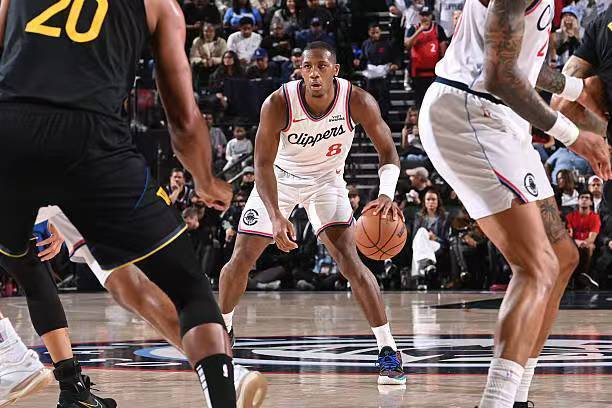 进攻短板正在被不断暴露出来！快船后场大闸的负面影响越来越大了