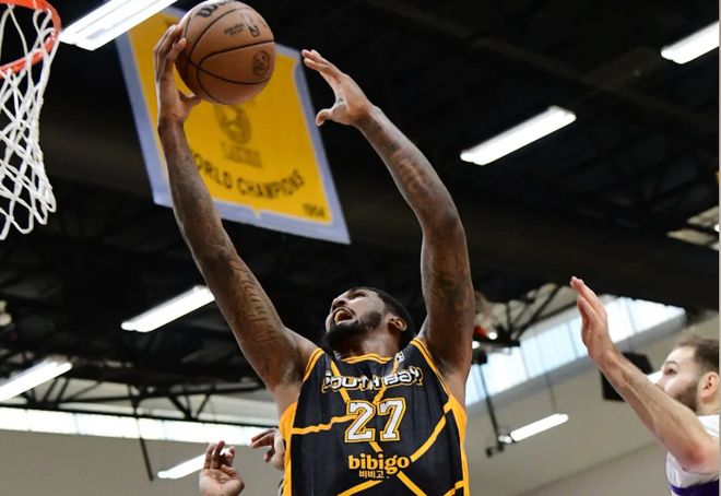 打爆了杨瀚森！湖人二队先发中锋的个人能力其实相当不错？