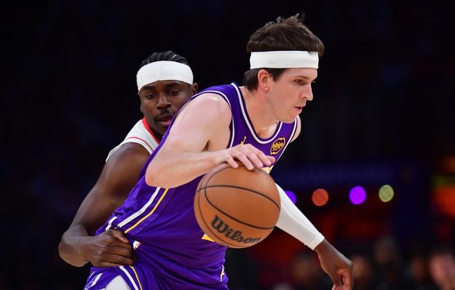 连丢两个赛点湖人有麻烦了，艾顿成唯一亮点，老詹正式表态