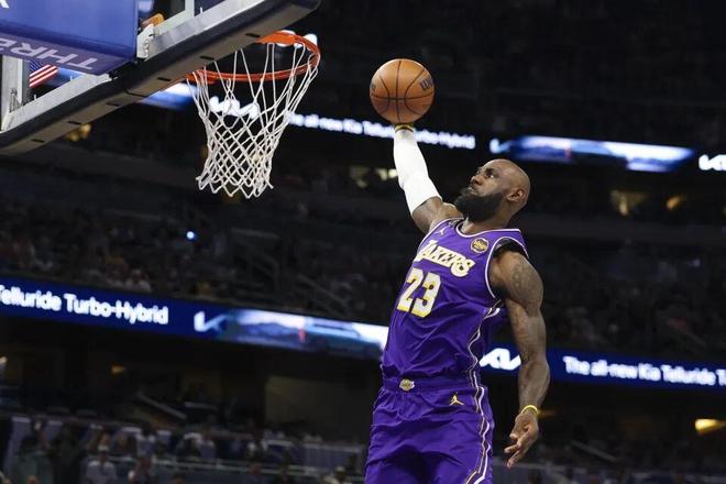 爆砍27分+三分球一个不丢！他是高级货，是肯放开抡的纳德