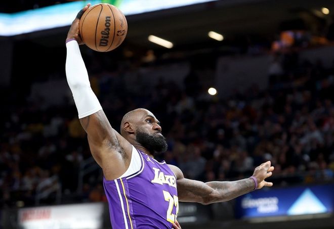 这就是超级巨星！美国媒体:詹杜库三人现在依旧在扛着球队前进！