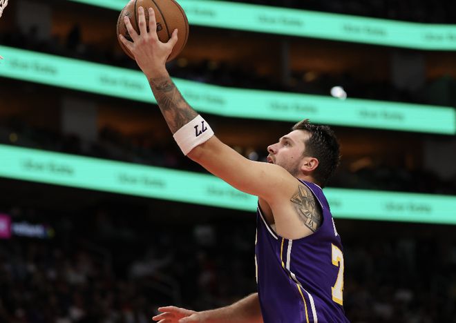 湖人134-126战胜热火 球员评价：2人优秀，6人及格，肯纳德低迷