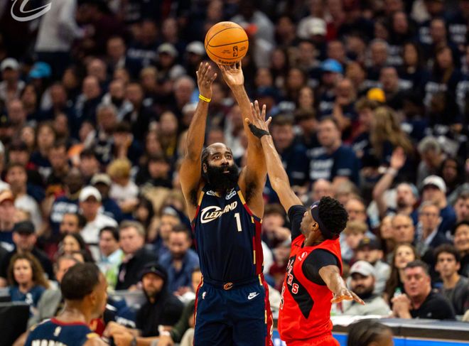 1-0！哈登22+10，骑士轻取猛龙，季后赛开门红！两队实力差距不小