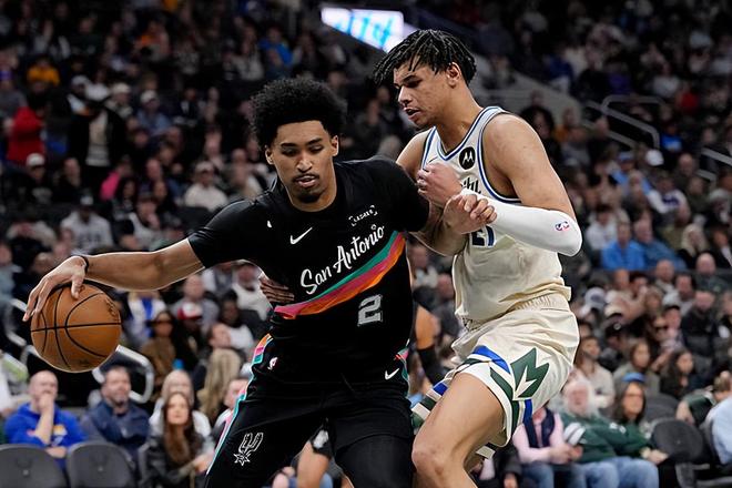 已经是一名相当优秀的第六人了！马刺榜眼郎的成熟度其实并不低？