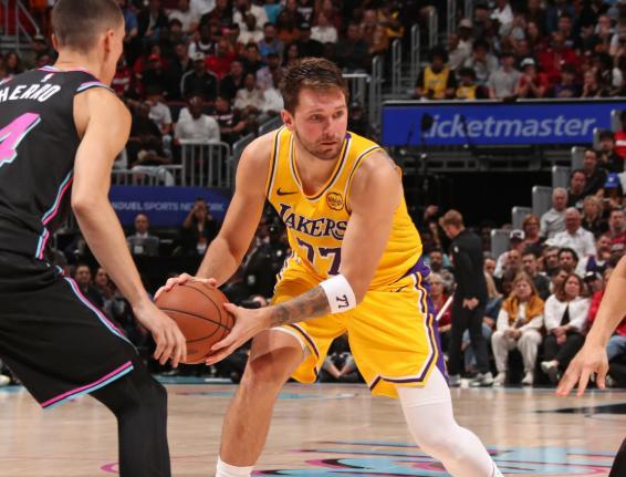 东契奇60分7板！文班亚马绝杀，哈登36+9+7破纪录，NBA大变天了