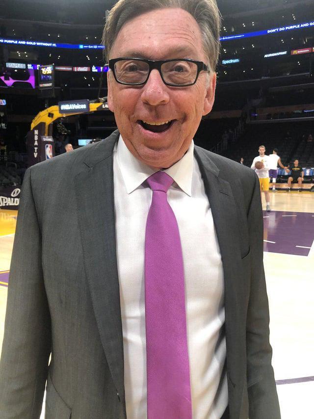 湖人解说员念"69"总加戏，球迷：你不对劲