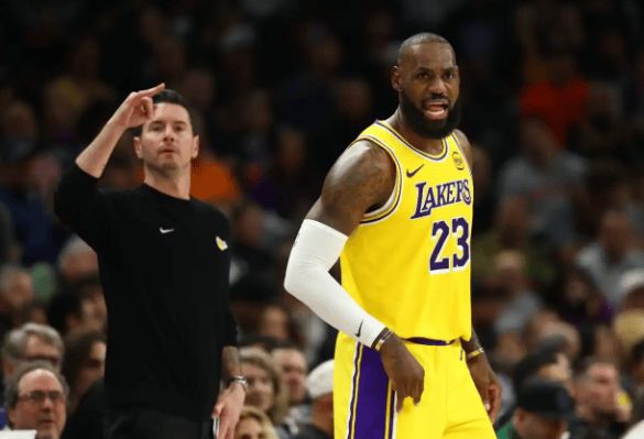 詹姆斯26+11带队轻取勇士！湖人重返西部第四，火箭危险了