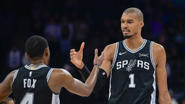 马刺11连胜轰动全联盟!帕金斯放话:季后赛没人能防住文班亚马!