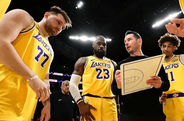 湖人双星报销赛季蒙阴，残阵出击老詹能否再创奇迹