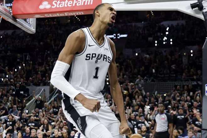 马刺半场领先森林狼24分：文班14+9制霸 福克斯卡斯尔合砍26分