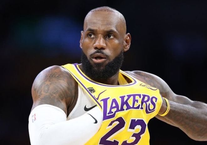 曝詹姆斯下赛季继续征战NBA！不确定留在湖人 争冠实力成第一考量