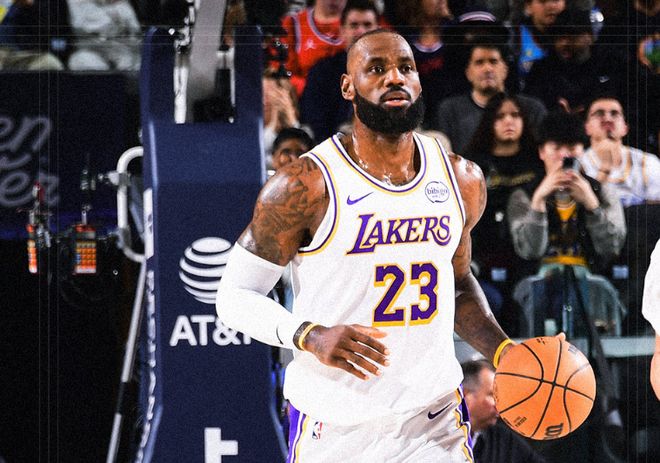 湖人半场落后火箭9分：詹姆斯4中1全队13次失误 艾顿15+8爆发